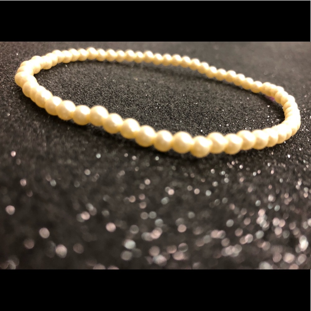NWOT Small Pearl Bracelet